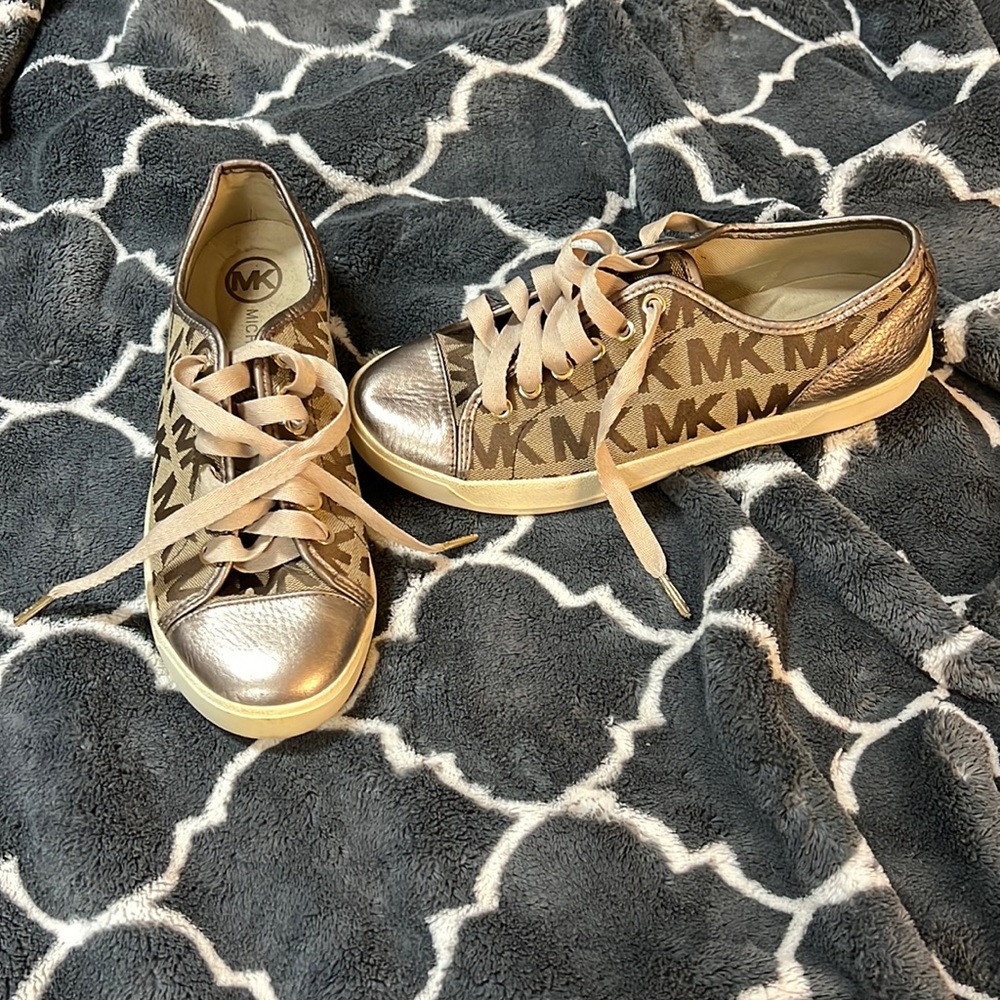 michael kors gold sneakers, worn once if that, great condition, size 7.5